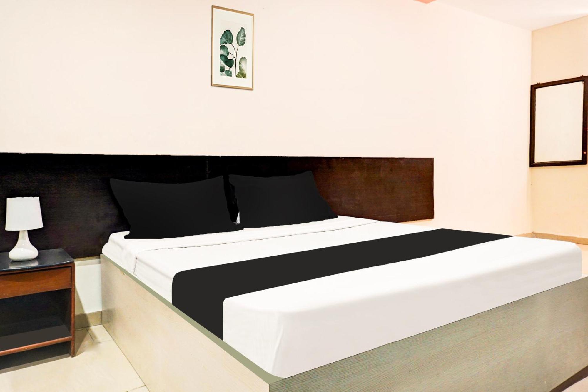 Hotel O Royal Lodge Koregaon ภายนอก รูปภาพ